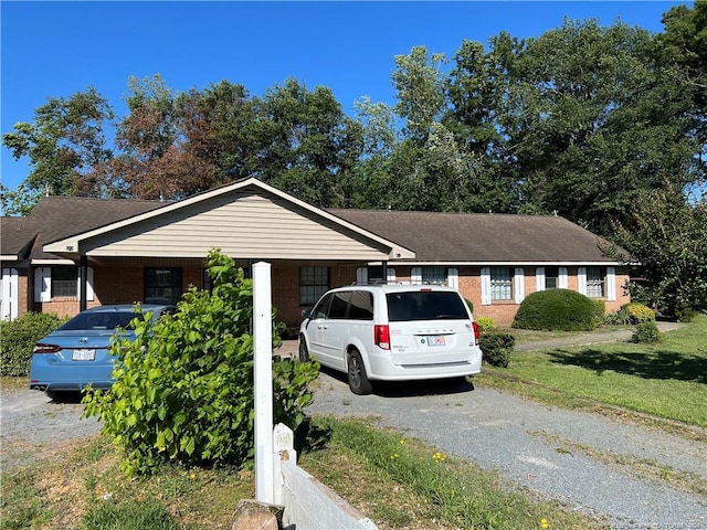 single story home featuring a front lawn