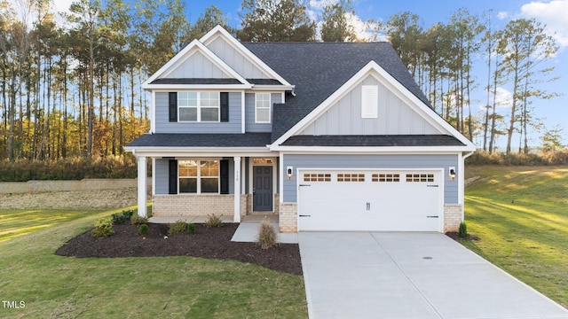 craftsman house with a porch and a front lawn