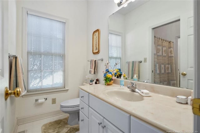 bathroom featuring a shower with curtain, vanity, and toilet