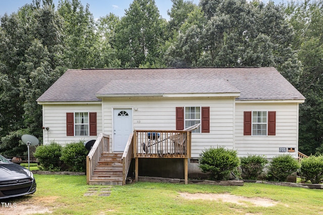 view of front of property featuring a wooden deck and a front lawn