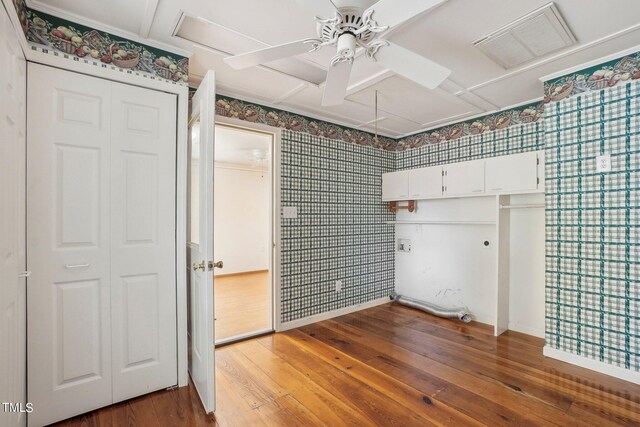 interior space with dark wood-type flooring and ceiling fan