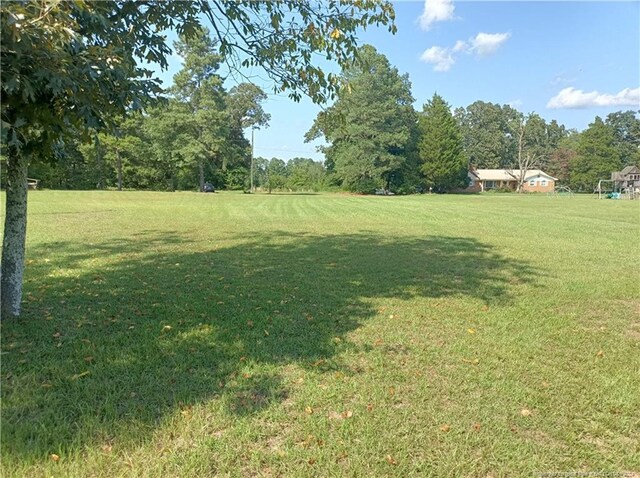 Listing photo 3 for 112 Lakeview Dr, Red Springs NC 28377