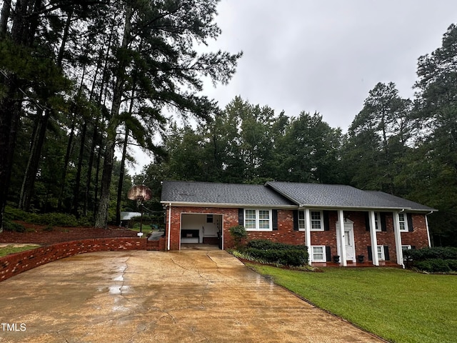 view of front of home featuring a garage and a front lawn