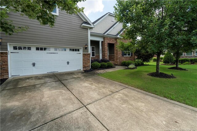 view of front of house featuring a garage and a front yard