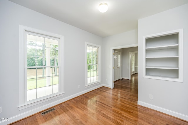 unfurnished bedroom with hardwood / wood-style flooring and a closet