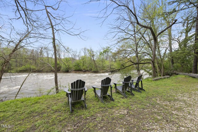 view of yard featuring a water view