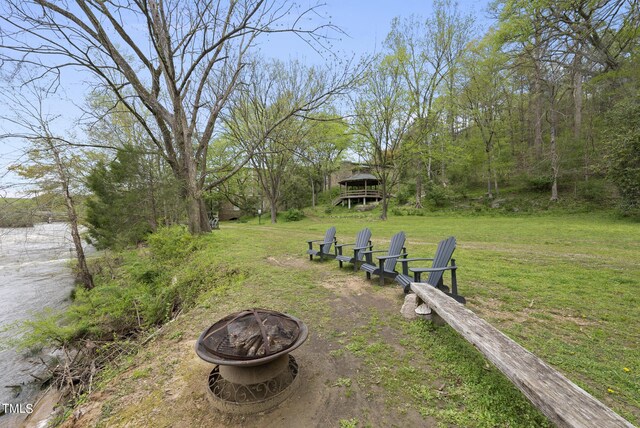 view of yard featuring an outdoor fire pit