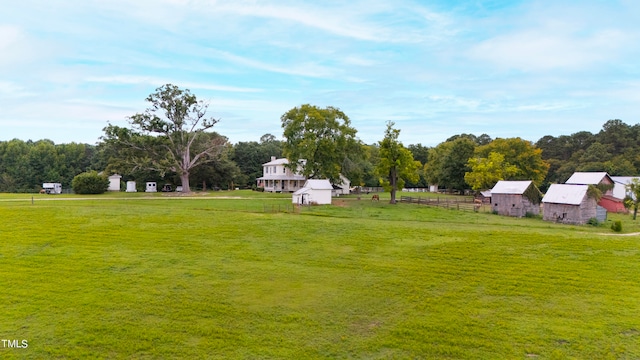 view of yard featuring a rural view