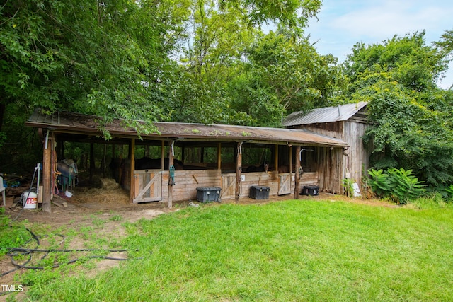 view of outdoor structure with an outbuilding and an exterior structure