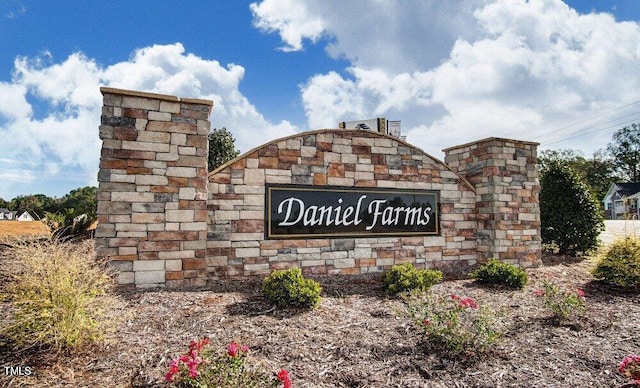 view of community / neighborhood sign