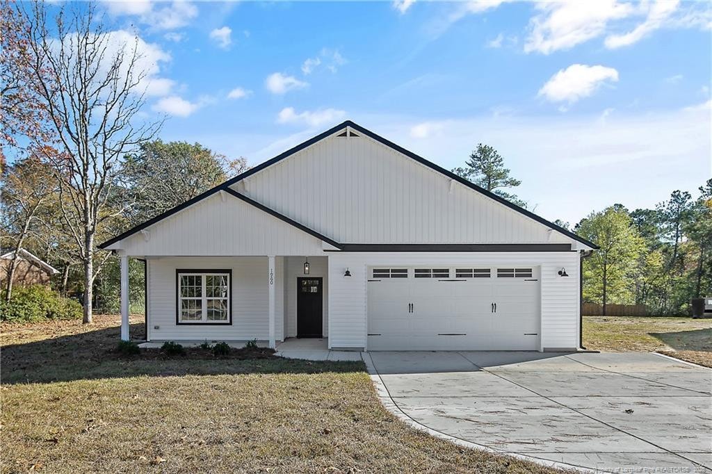 view of front of house featuring a garage and a front lawn