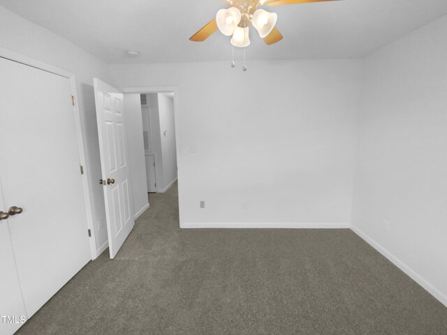 carpeted empty room featuring ceiling fan