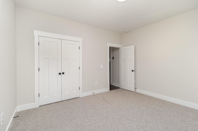 unfurnished bedroom with carpet flooring and a closet