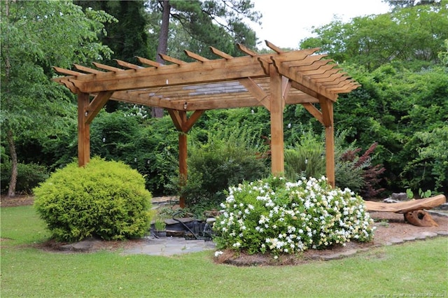 view of yard with a pergola