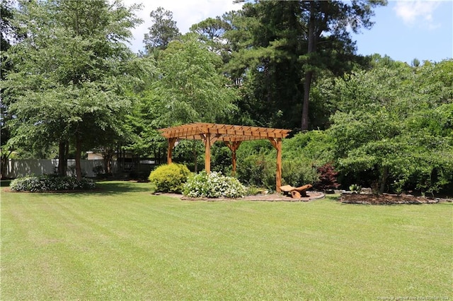 view of yard with a pergola