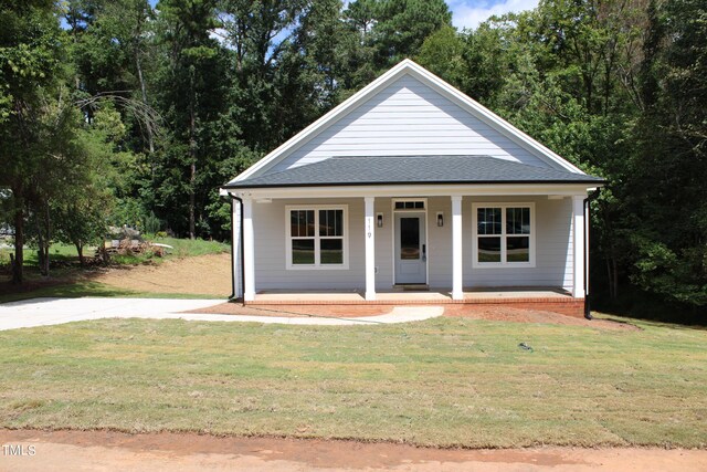 view of front facade featuring a front yard and a porch