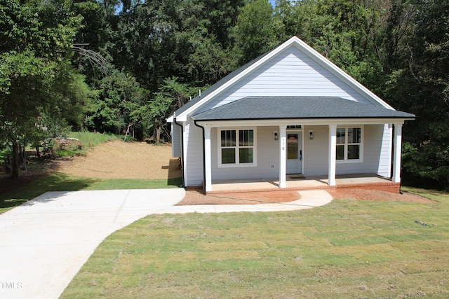 view of front of house featuring covered porch and a front lawn