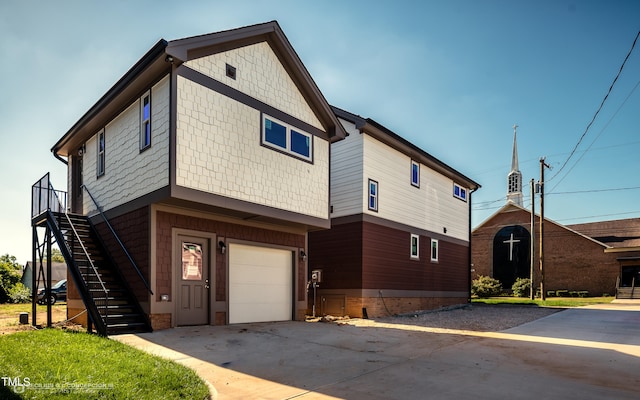 view of front facade featuring a garage