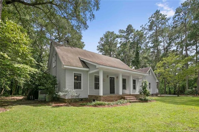 view of front of home featuring a porch and a front lawn