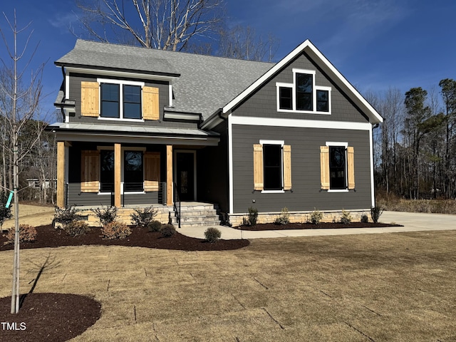 craftsman house featuring a front lawn and a porch