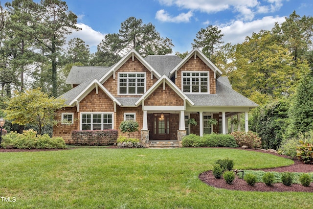 craftsman inspired home featuring a front lawn