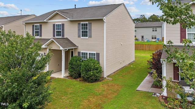 view of front of house with a front lawn