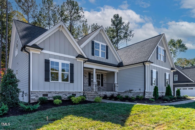 craftsman-style home featuring covered porch and a front lawn