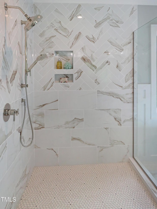 2506 Silas Peak Ln, Apex, NC 27523 - bathroom featuring tiled shower