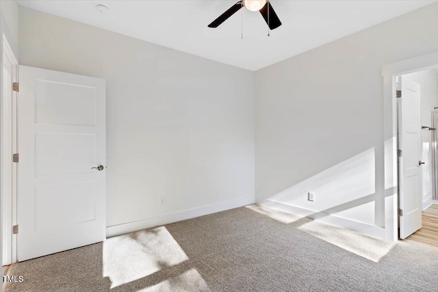 carpeted empty room featuring ceiling fan