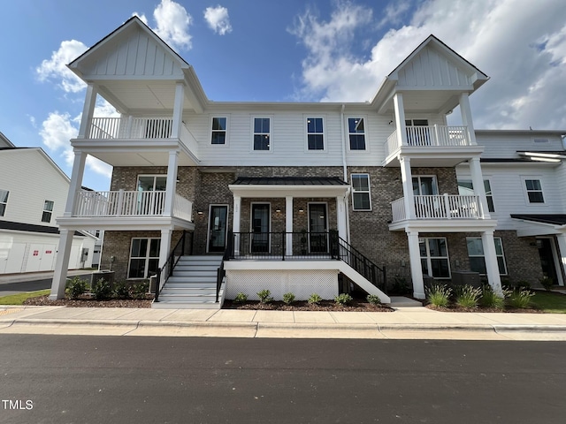 view of front facade