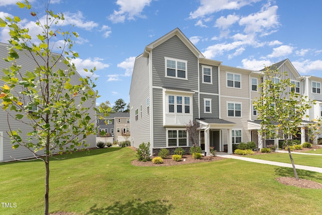 view of front of home featuring a front yard