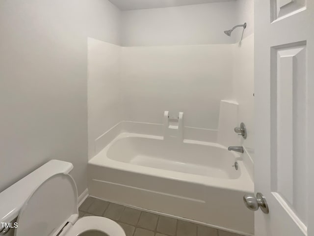 bathroom featuring toilet and shower / bathtub combination