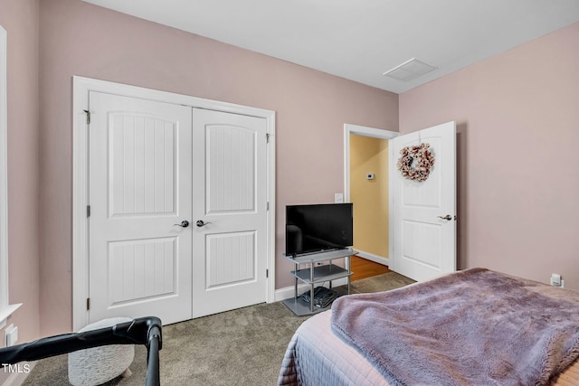 bedroom featuring a closet, baseboards, and carpet flooring