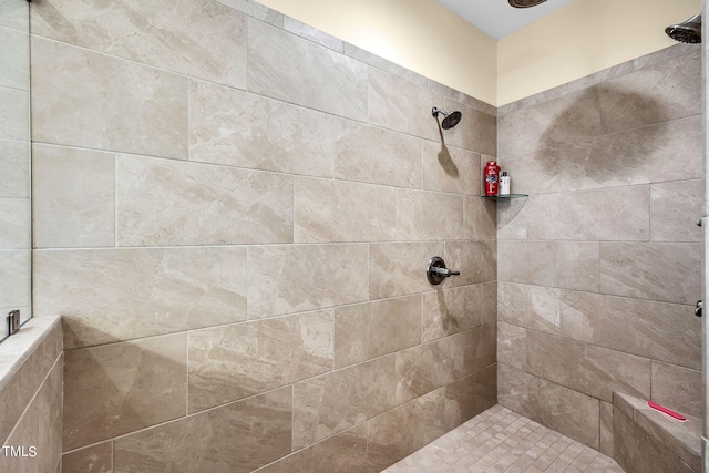 bathroom featuring tiled shower