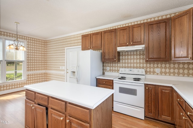 kitchen featuring white appliances, pendant lighting, a notable chandelier, light hardwood / wood-style floors, and crown molding