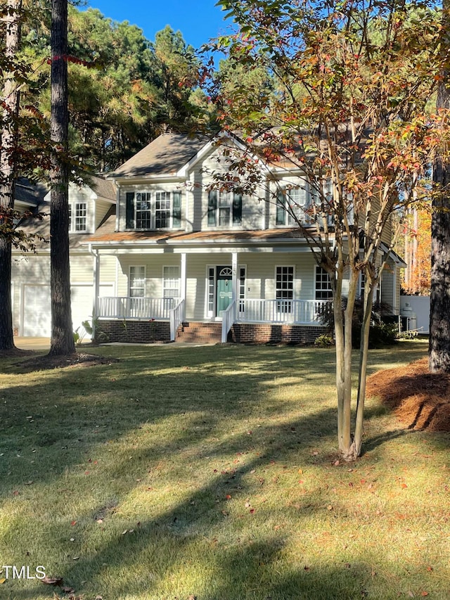 view of front of home with covered porch and a front lawn