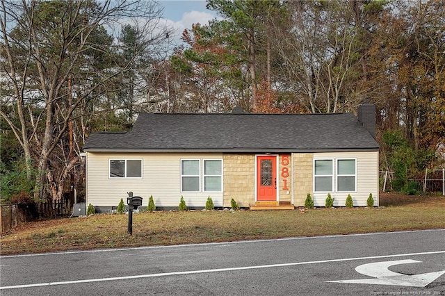 view of front of house with a front lawn