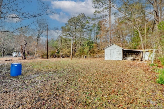 view of yard with a storage shed