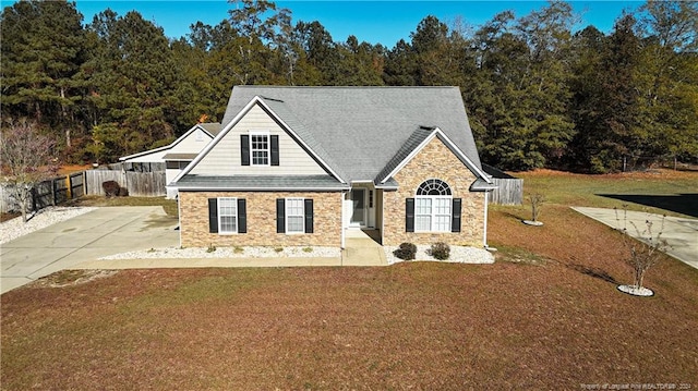 view of front of house featuring a front yard