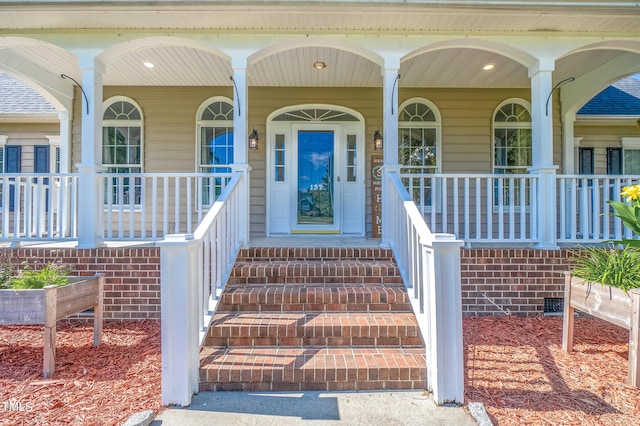 property entrance featuring a porch