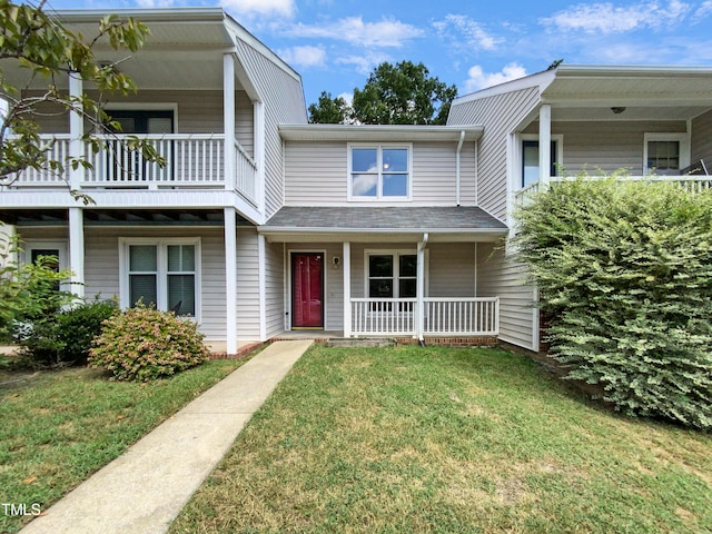 view of front of house featuring a front lawn