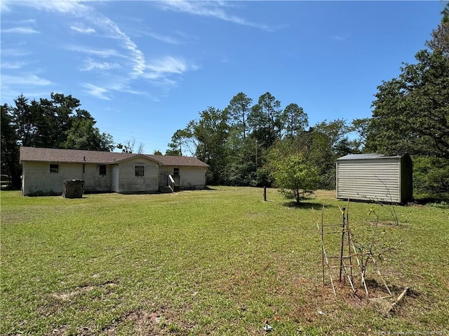 view of yard with a shed