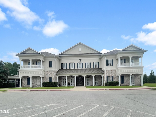 view of front of property featuring a balcony and stucco siding