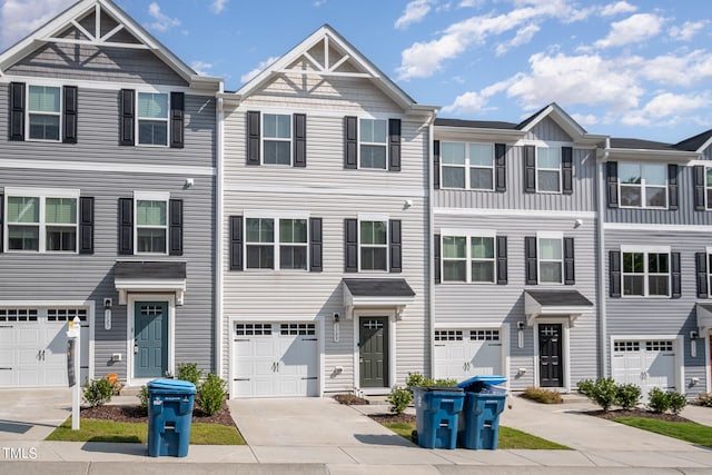 townhome / multi-family property featuring a garage