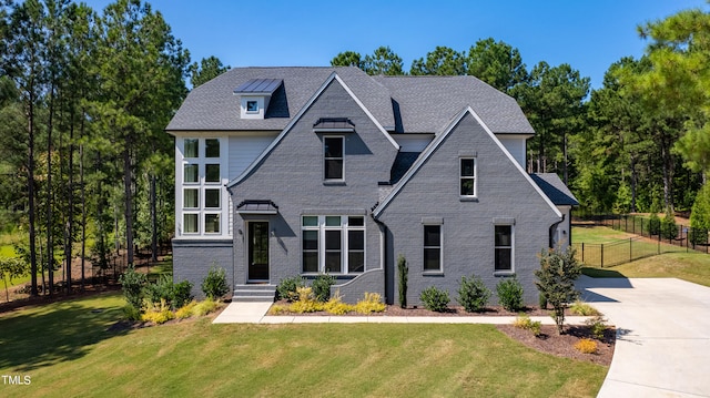 view of front of home featuring a front lawn