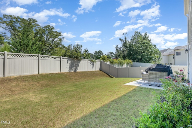 view of yard featuring a patio