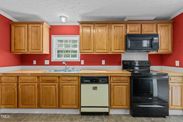 kitchen with crown molding, black appliances, a textured ceiling, and sink