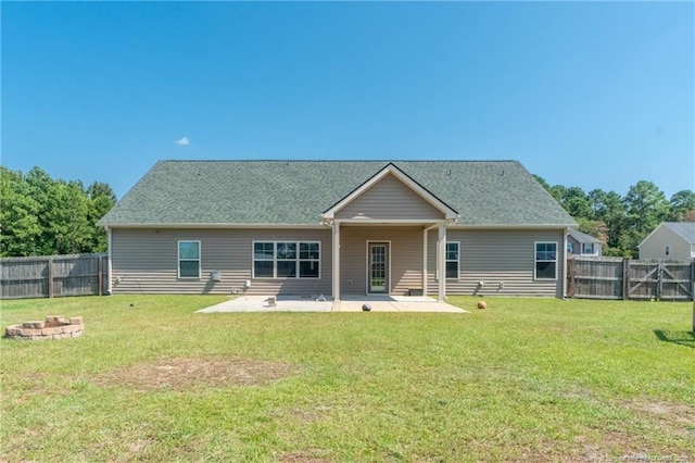 back of property featuring a patio, a yard, and a fire pit