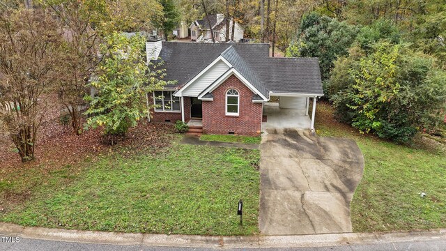 view of front of house with a front yard and a carport