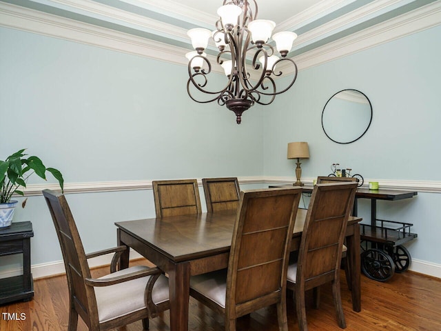 dining area featuring ornamental molding, dark hardwood / wood-style floors, and a chandelier